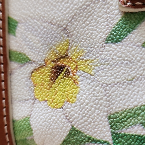 NWT Dooney & Bourke Daffodil White Leather Wristlet Wallet π€πΌπ - Picture 4 of 16